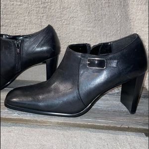 Women’s Apostrophe Heeled Ankle Booties - Size 7